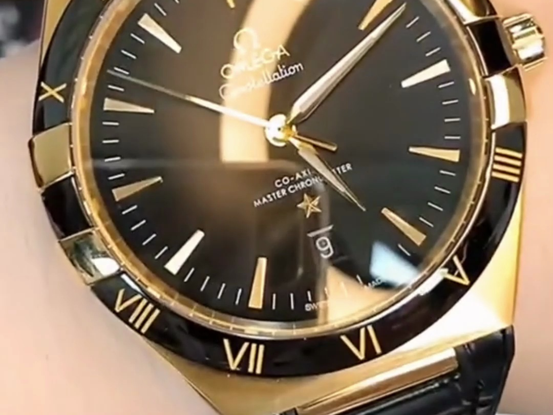 红酒,玫瑰,钻石都是爱情的象征,寓意承诺和誓言,劳力士间金日志手表