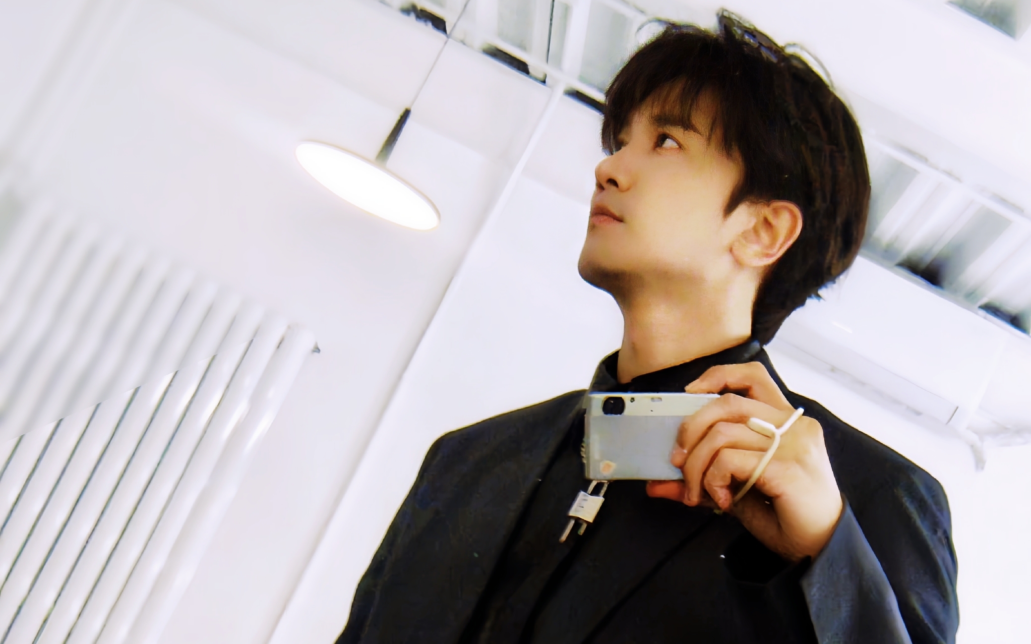 【彭冠英】大哥今日营业自拍,闪瞎98