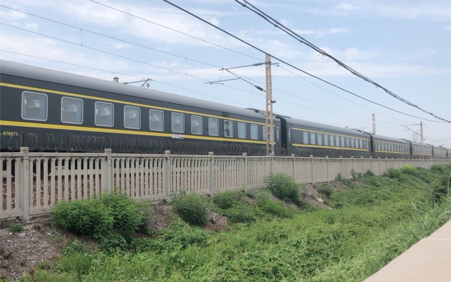 z35次列车通过邢台列尾检测车