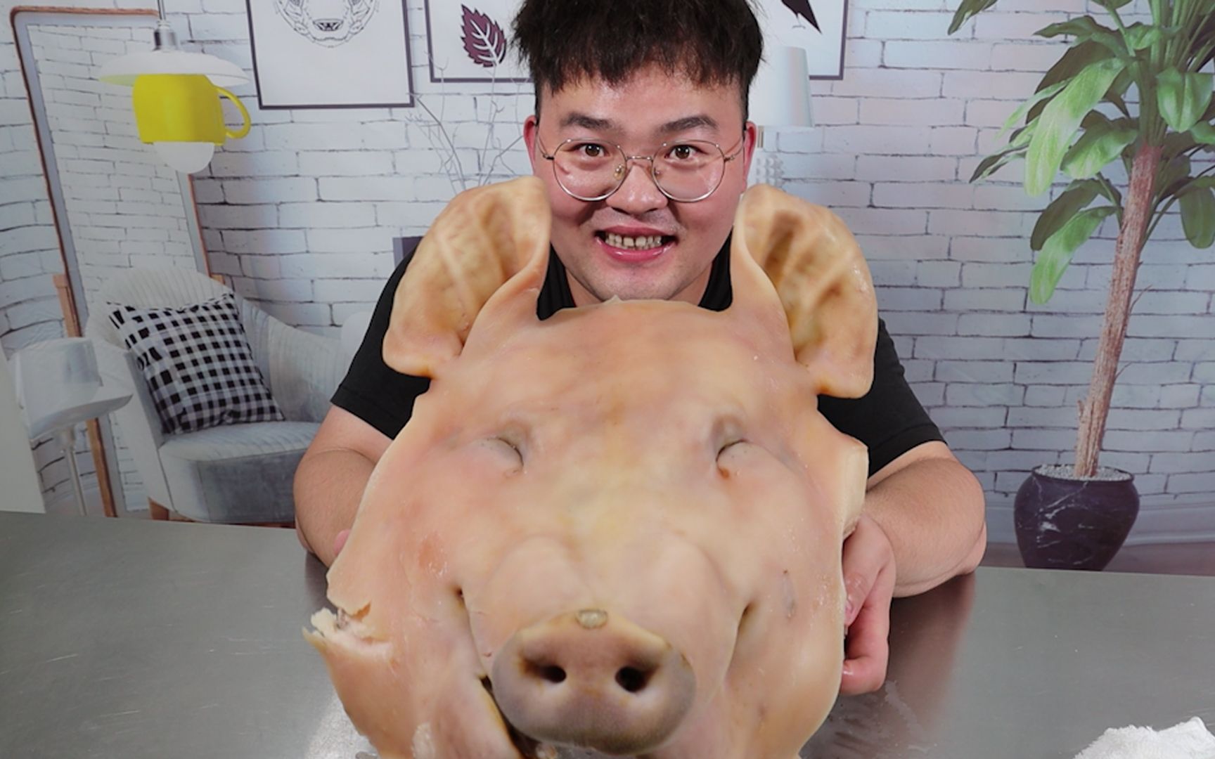 15斤大猪头卤着吃,做了8个小时,肥而不腻,老猫一次吃过瘾