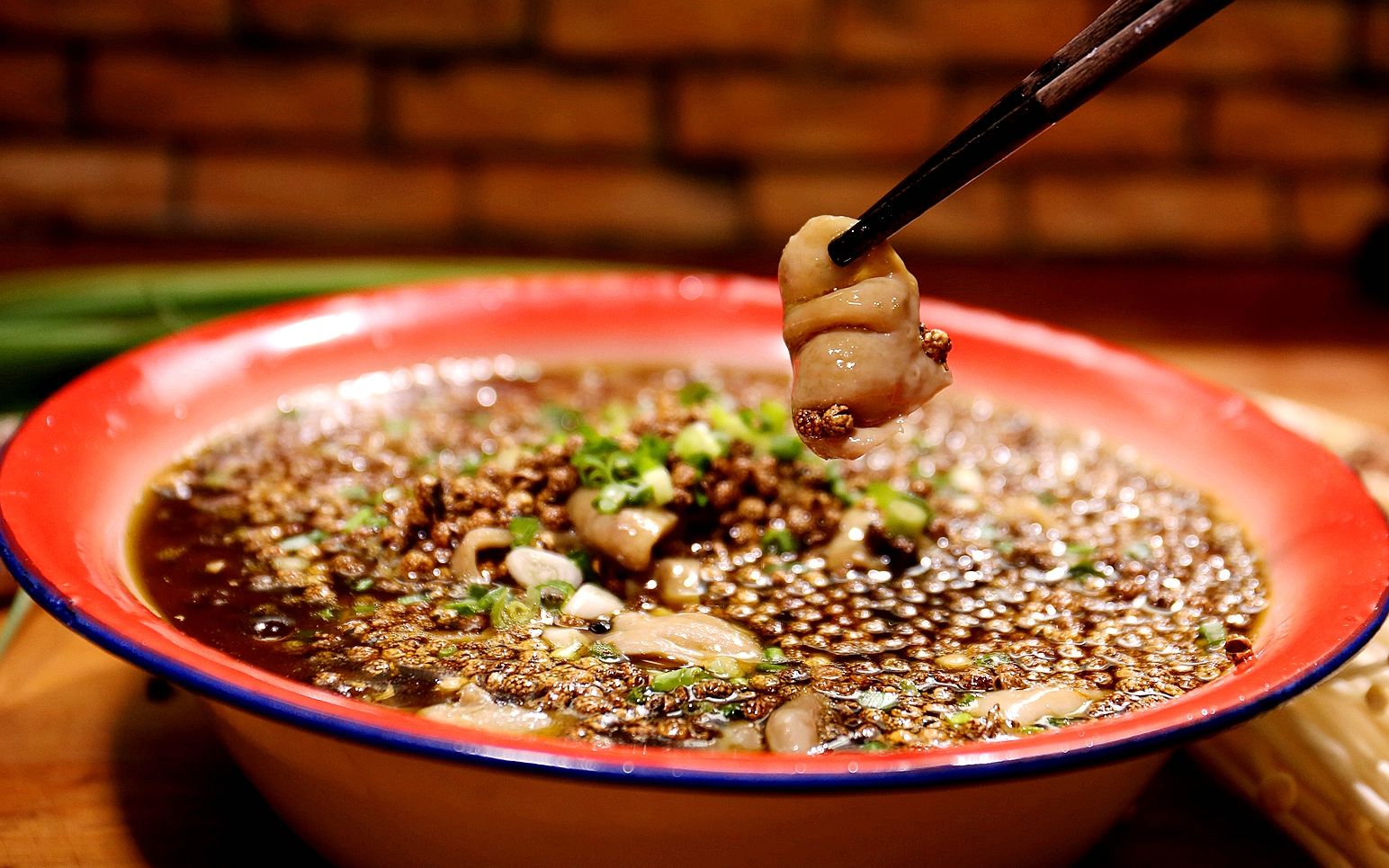 【火筵家常 花椒肥肠】火哥的菜:川菜花椒肥肠,让你的舌尖迷失方向
