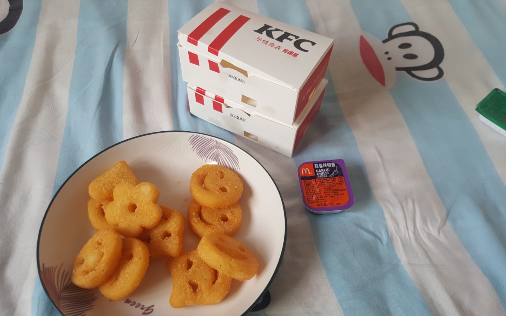 【肯德基】新品表情薯 味道和早餐的薯饼一模一样