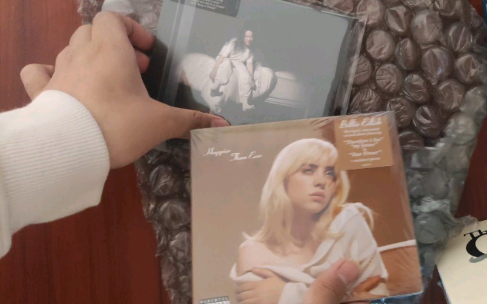 开箱billieeilish专辑两连开happierthanever与whenweallfallasleep