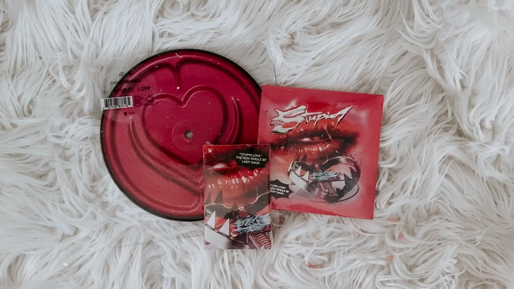 chromatica星球的另类体验 — 蠢爱stupid love三件套开箱_哔哩哔哩