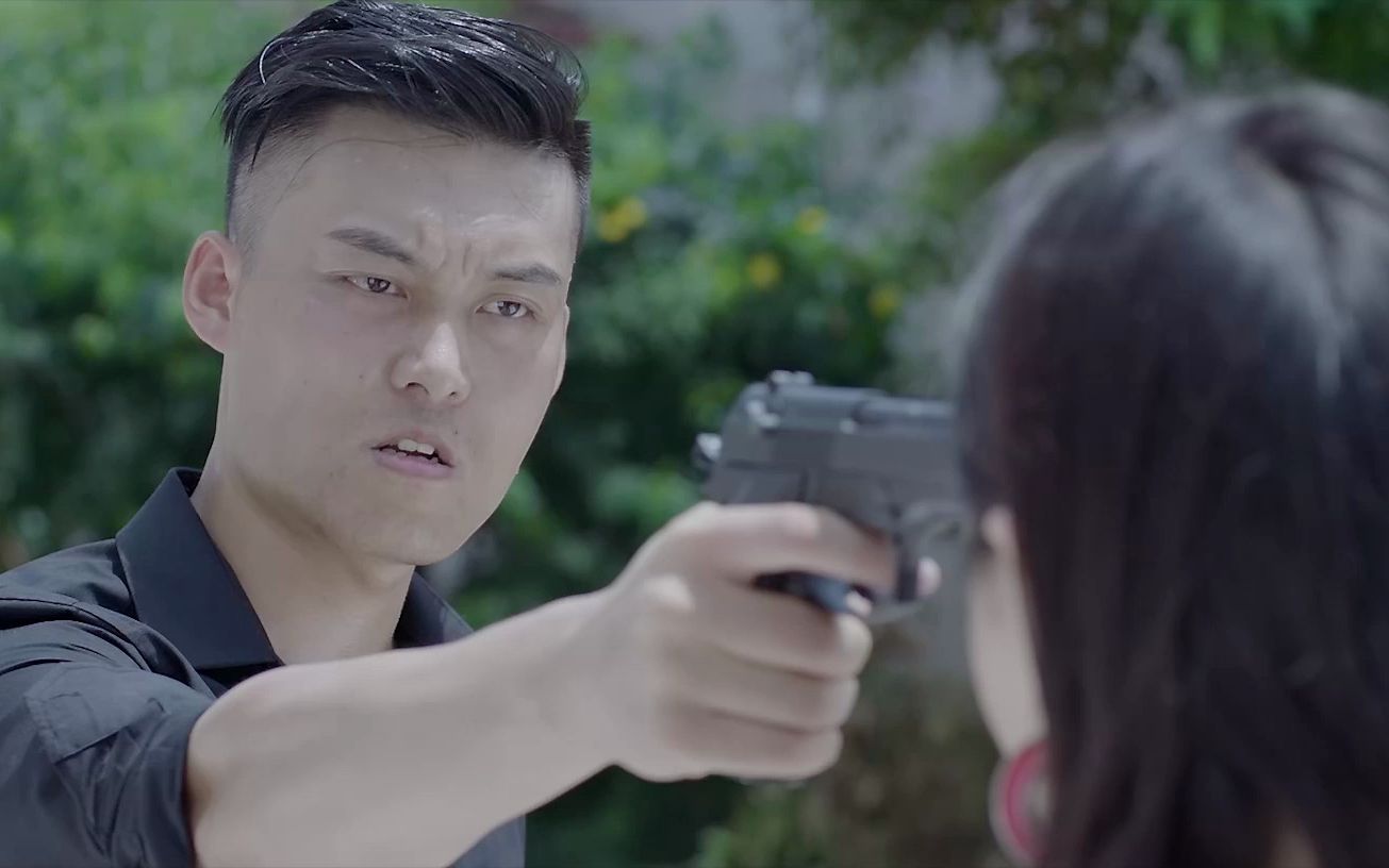 卧底警花:卧底身份暴露,被枪指头,王子一枪送毒贩上西天