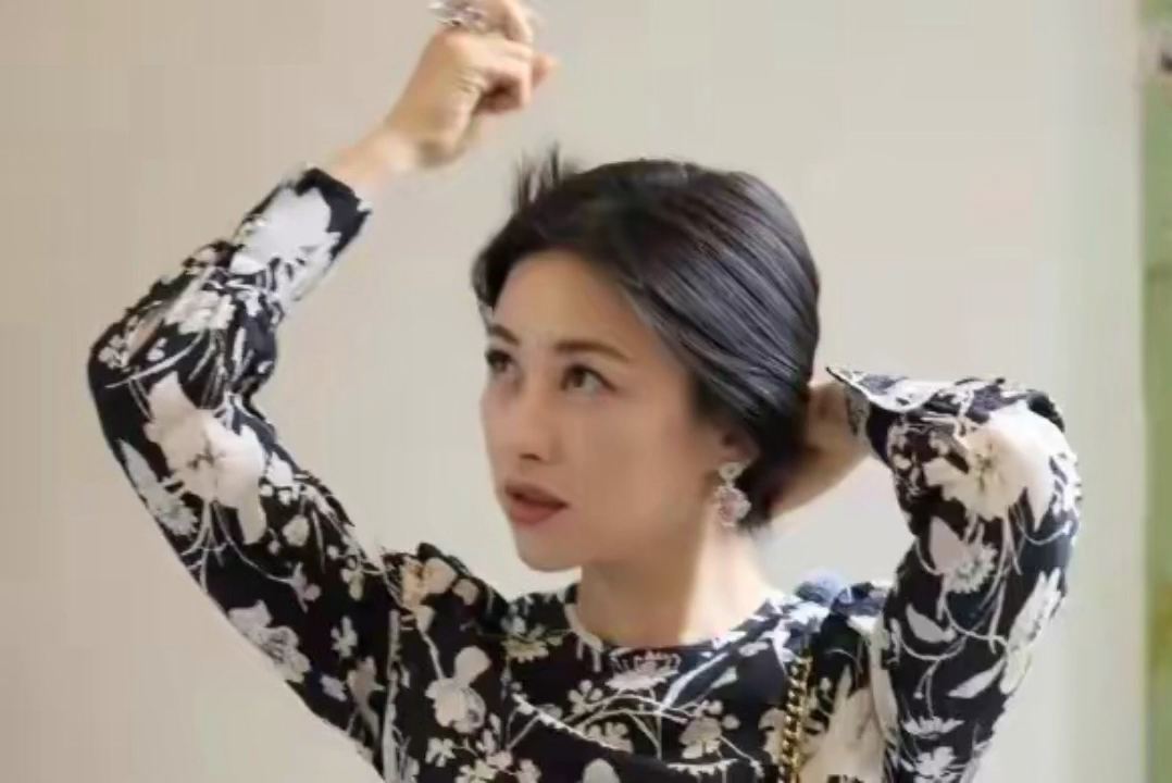 近日,知名演员朱珠举办的二手集市活动成为了公众关注