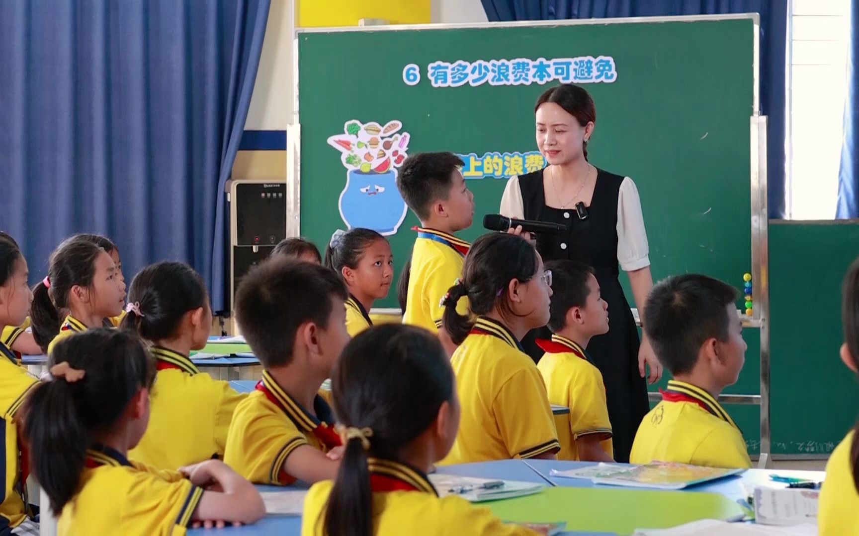 [图]东莞市樟木头镇中心小学胡柳老师（实力组5号）执教的《餐桌上的浪费》教学视频（四下第六课“有多少浪费本可避免第一框题第一课时）