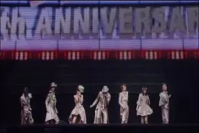 Video herunterladen: 【AAA】5周年横滨LIVE 2010