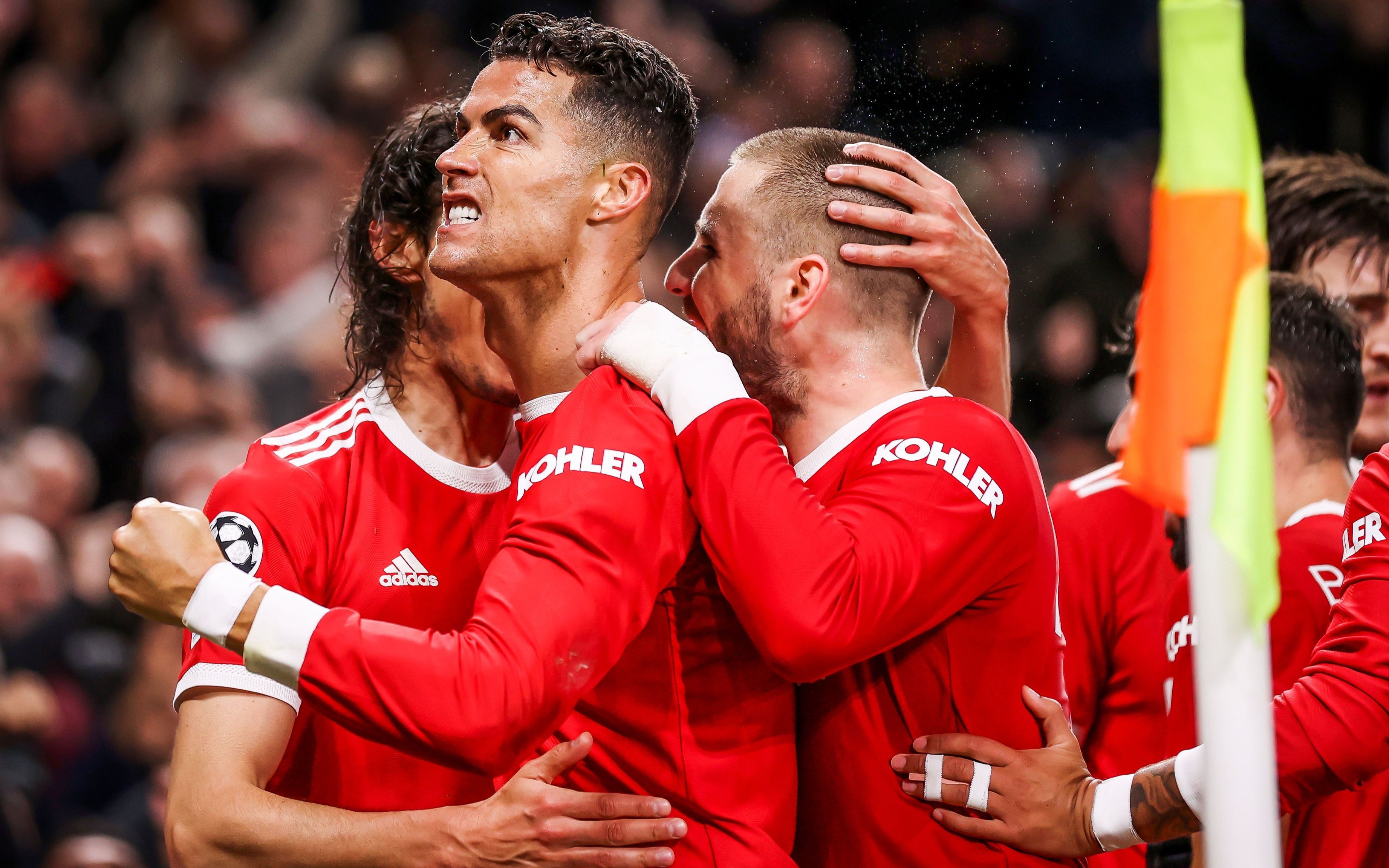 逆境救主还得是c罗!红魔连扳3球上演大逆转,曼联3-2力克亚特兰大