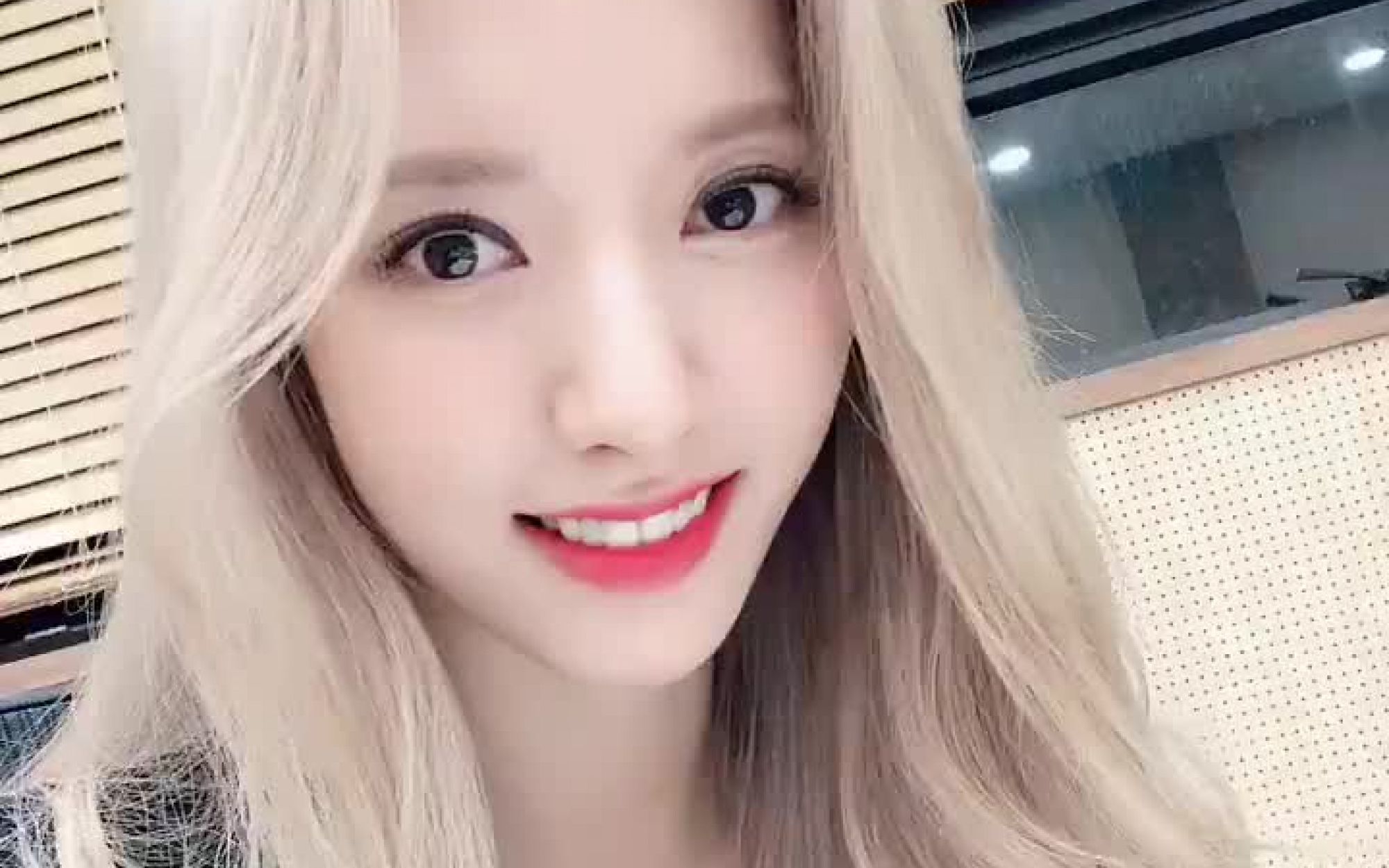 191022宇宙少女苞娜哗啦啦提名派对6话推特活动自拍合集