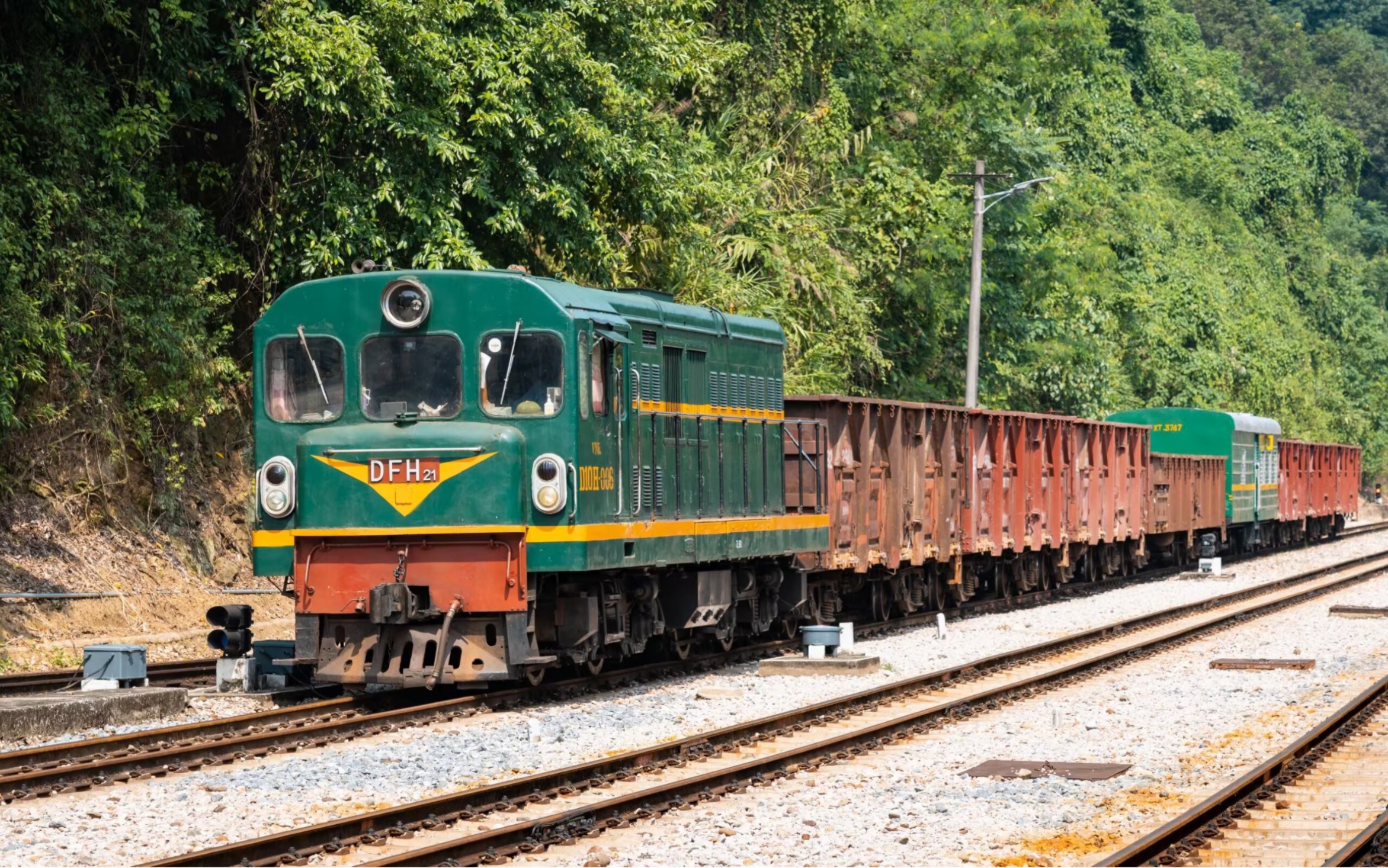 【滇越铁路】1211次河口站发车返回越南