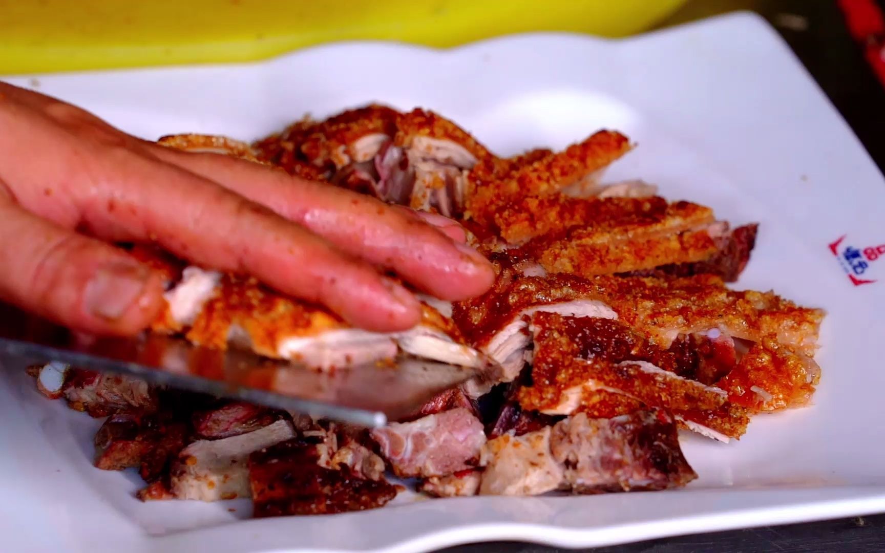 云南南德宏的香酥烤猪,金黄的色泽,扑面而来的香味,太好吃了!