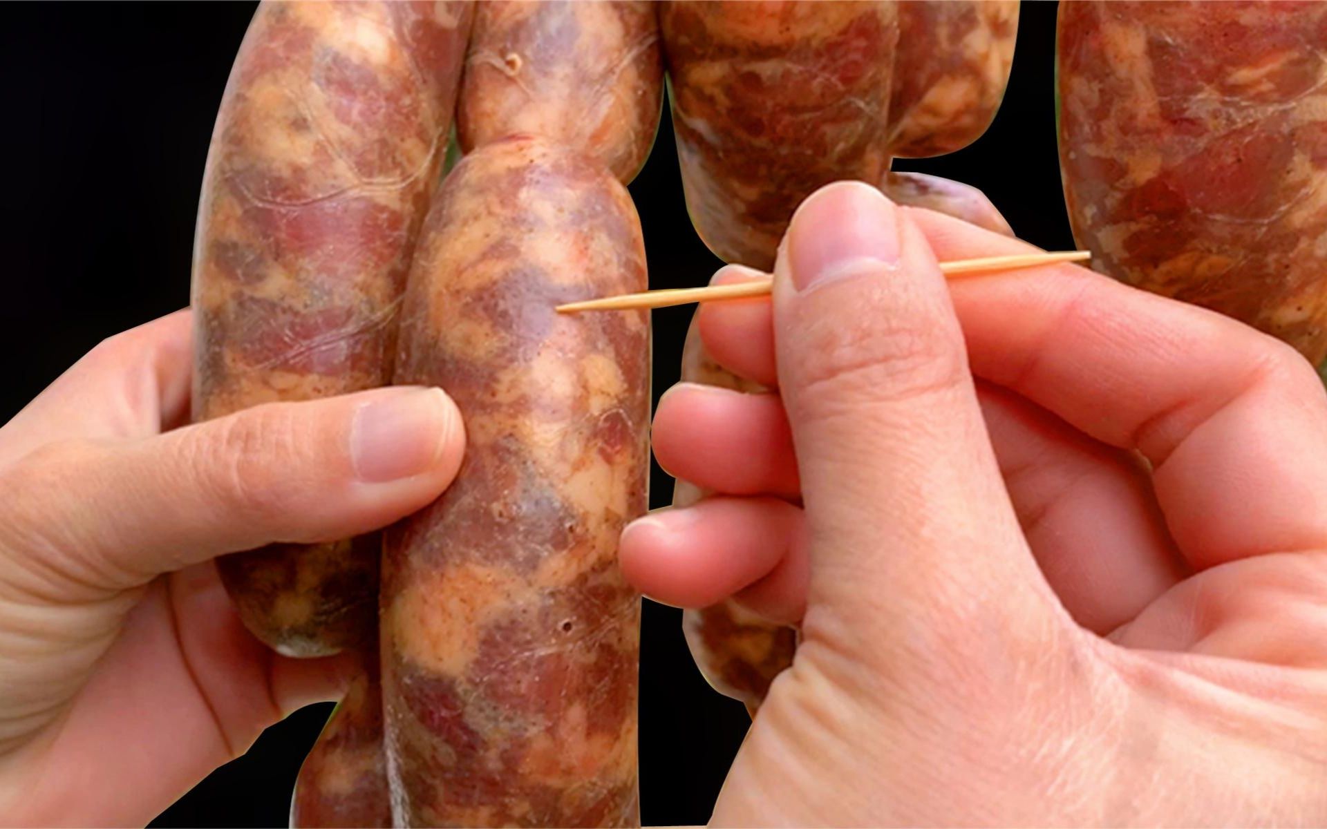 灌好的香肠上插一根牙签,太重要了,吃了30年才知道,又学会一招_哔哩