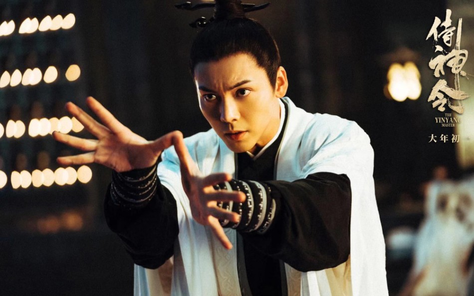 电影侍神令花絮陈伟霆化五小时特效妆巨型瞳片往眼里塞陈伟霆说这是