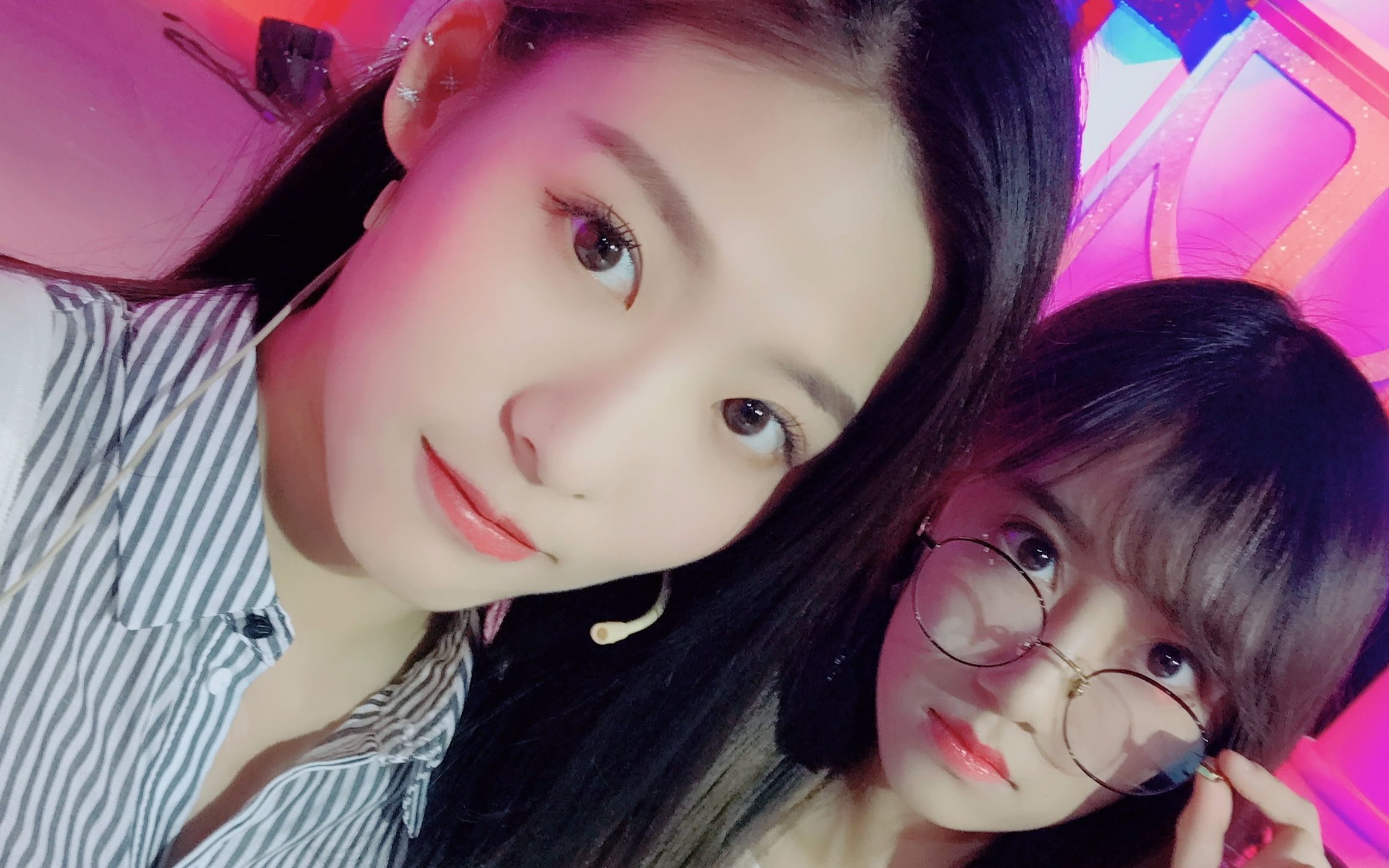 【冯薪朵】房间停电似冰窖 来芮哥房间避避难(全程声音出镜 没露脸)