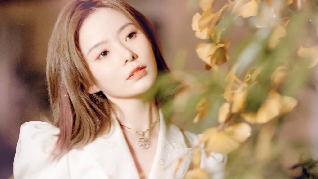 硬糖少女最新活动定妆照:陈卓璇挑战白色西装,现场上镜状态超好