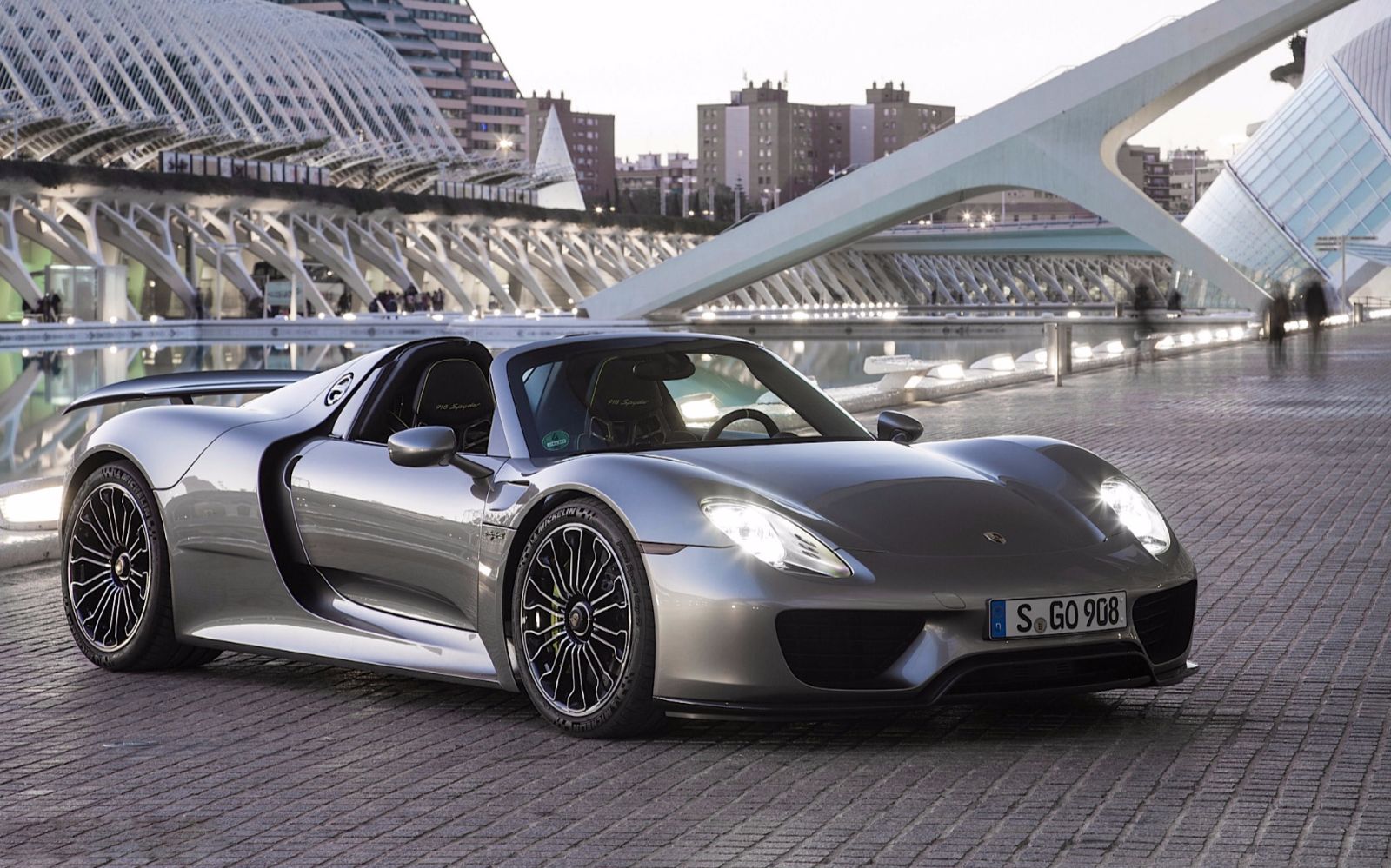 德国无限速高速柯尼塞格agerarx保时捷918sypder918视角