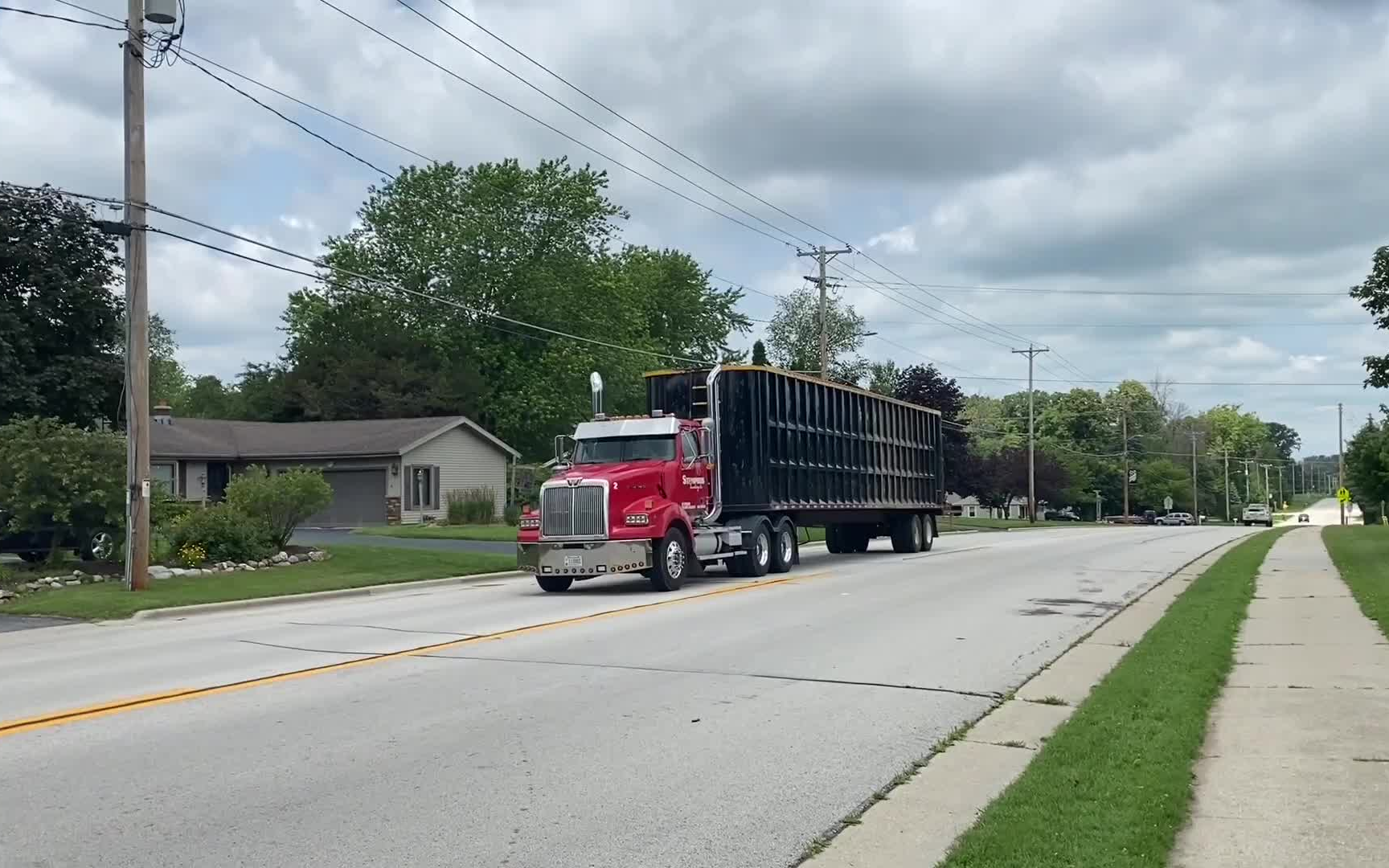 【北美卡车】肯沃斯,彼得比尔特的开放管道声音合集_哔哩哔哩_bili