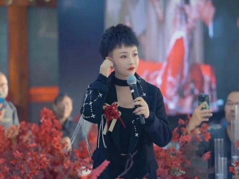 马美如感恩歌曲《百善孝为先》唱给自己的弟弟和大家!