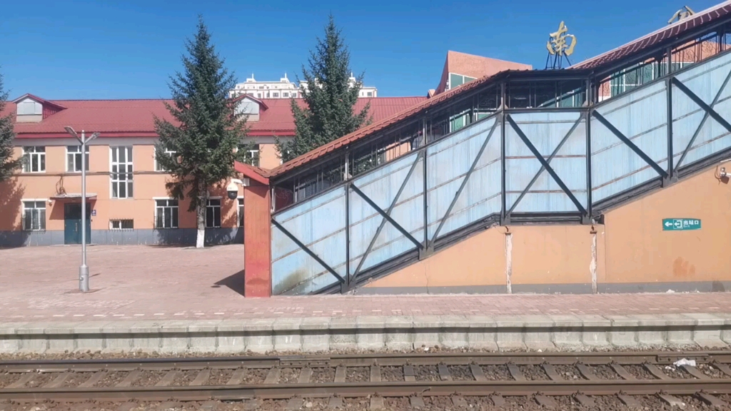 k339 南岔站发车 会df4d 3224 牵引6274(乌伊岭～佳木斯)进南岔站一