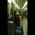 【萨克斯】兩個陌生人在紐約地鐵上即興表演起「薩克斯風」的Battle！