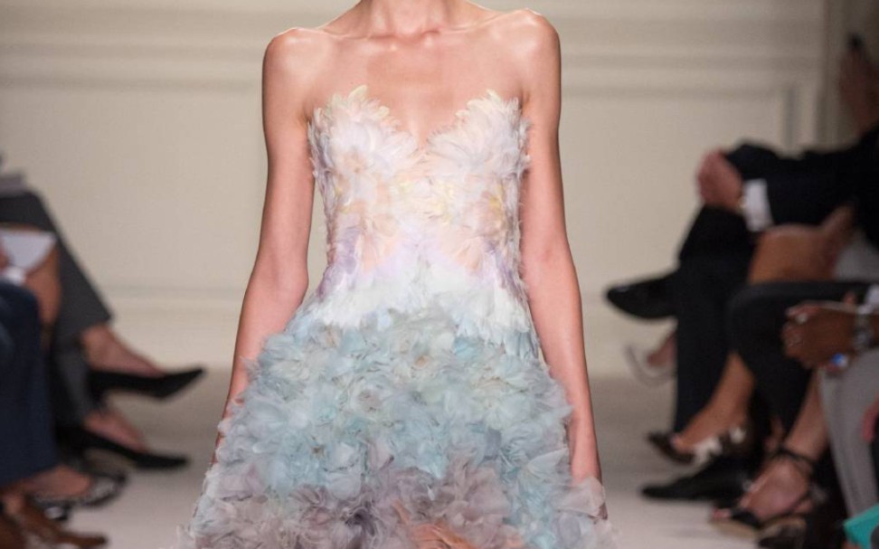 [图]少女的裙摆盛开飞鸟与花 Marchesa SS 2016 ｜仙女裙