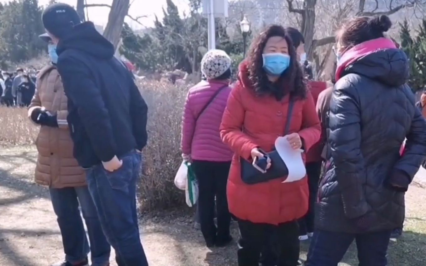 【相亲角】大连劳动公园相亲角,人山人海,你觉得在这种地方能找到真爱