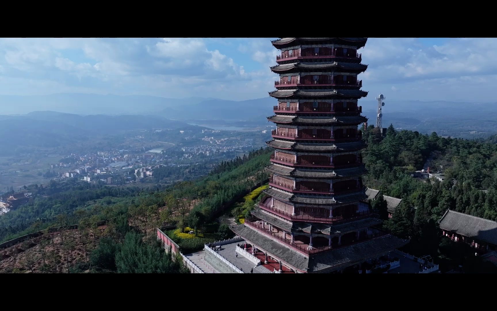 不同视角下的靖宁宝塔