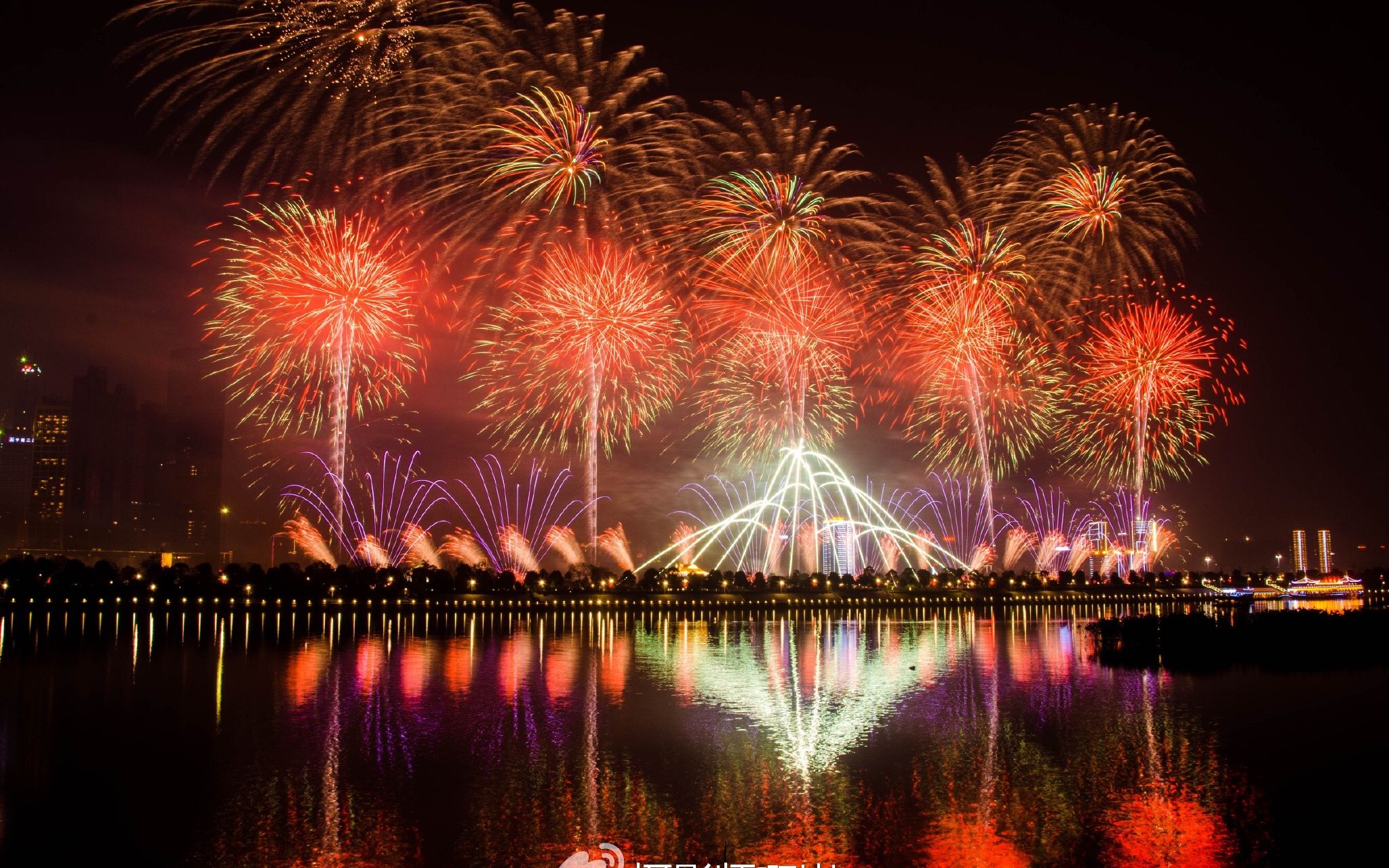 fwsim春节焰火水满城烟花祝各位春节快乐