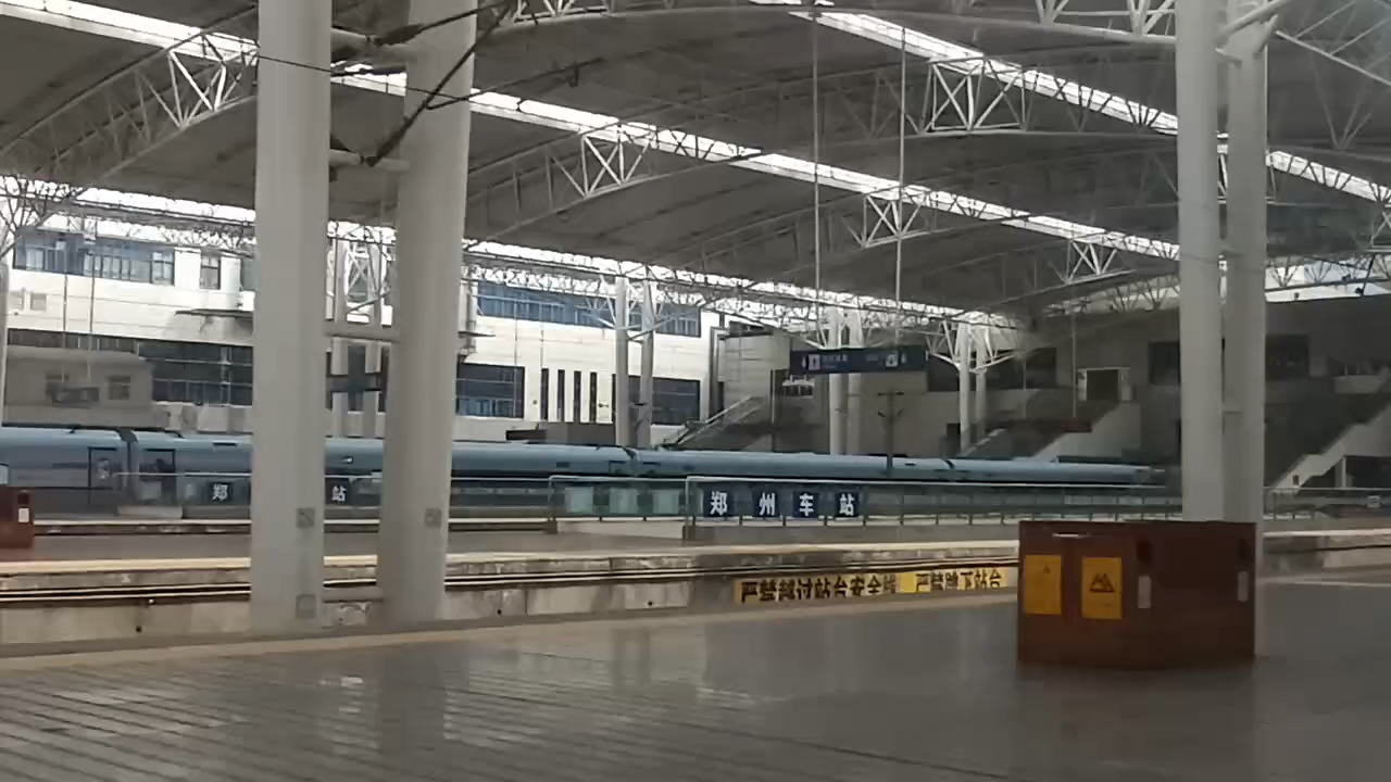 k385次 沈阳北—成都西 郑州站 停车