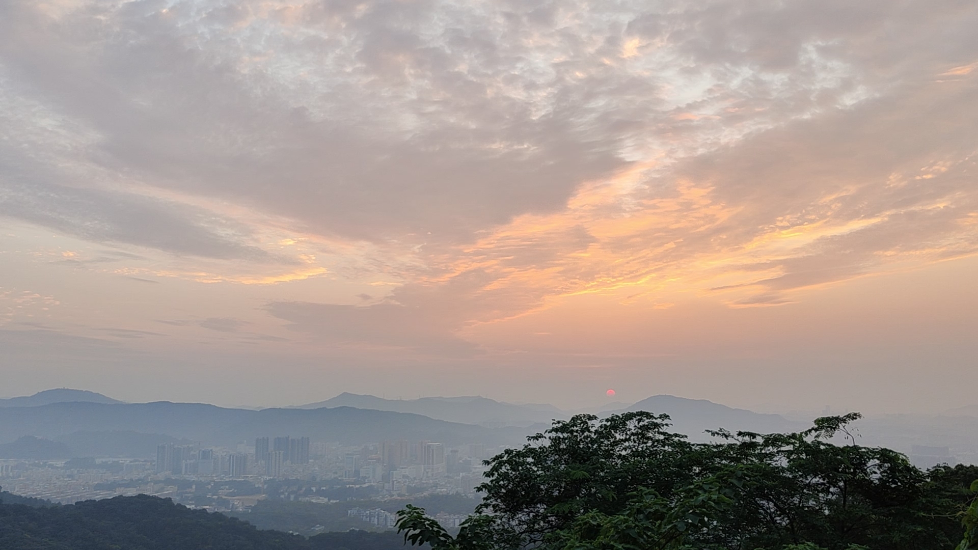 [图]《在白云山蹲了一晚上的日出🌅》