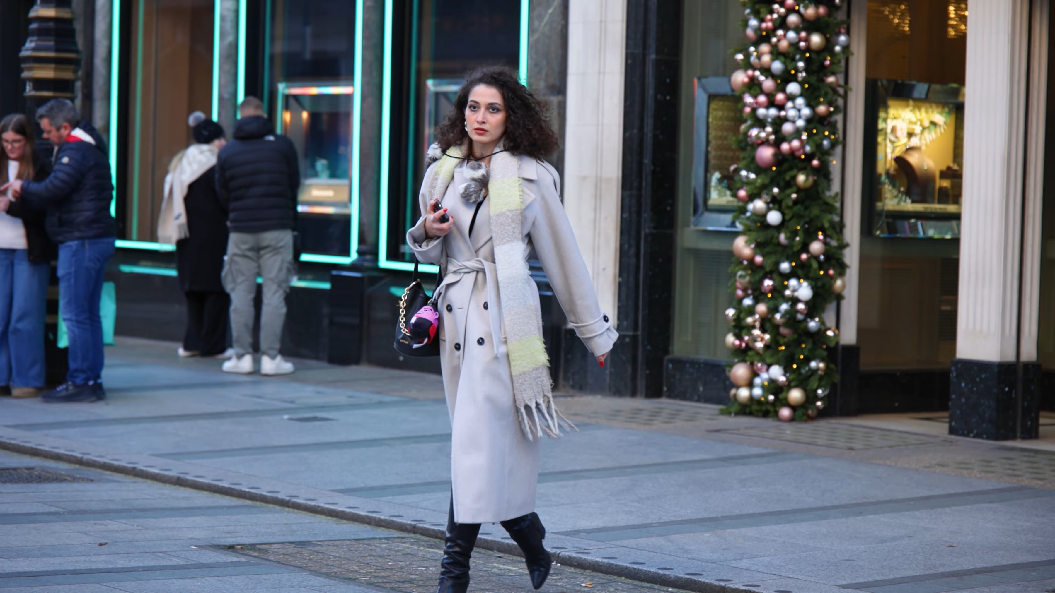 在伦敦街头感受冬季路人们的时尚穿搭