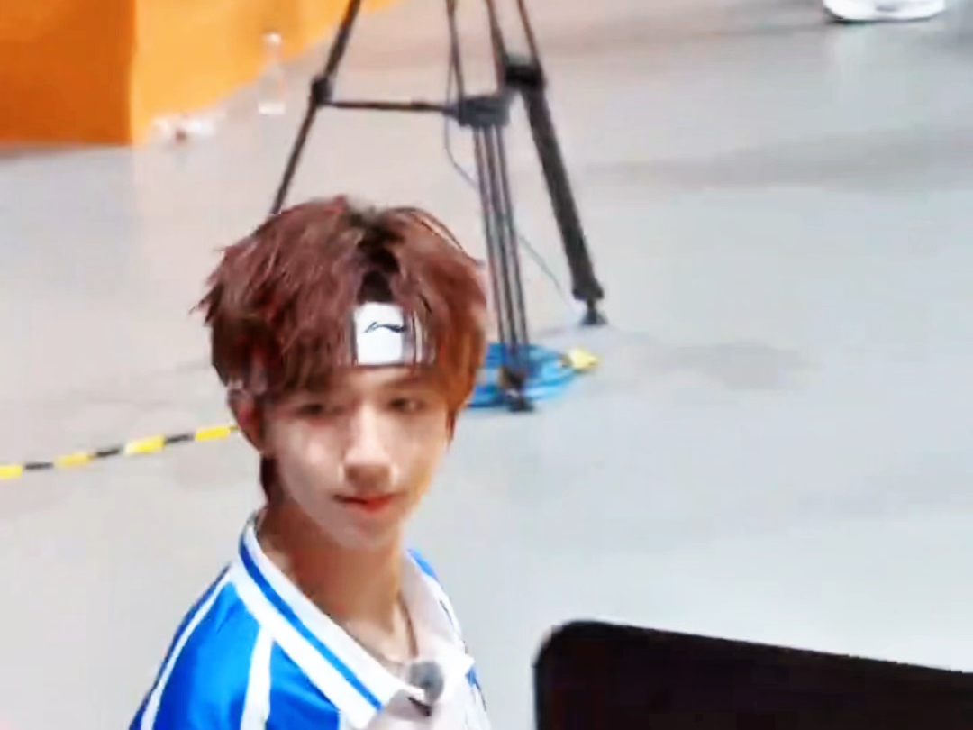 【贺峻霖】超级爱饭撒的一只小兔子