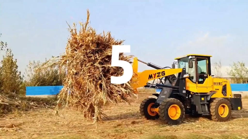 一机多用四驱动力明宇装载机,性能优越,多地形适用,操作灵活,装卸方便