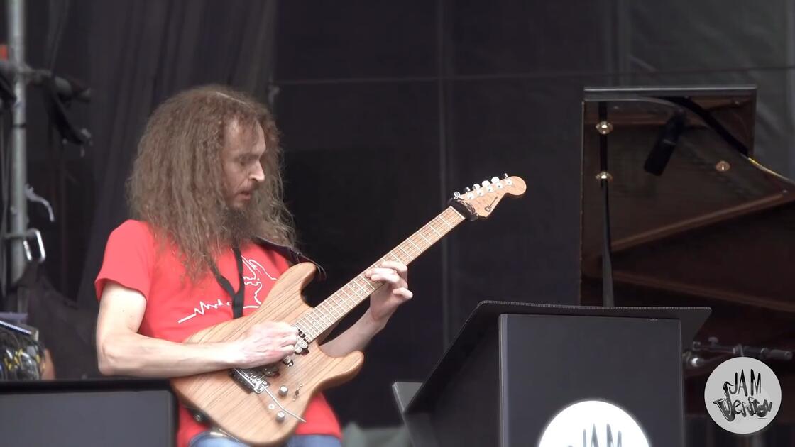 Guthrie Govan - The Chicken｜2017巴塞罗那现场_哔哩哔哩_bilibili