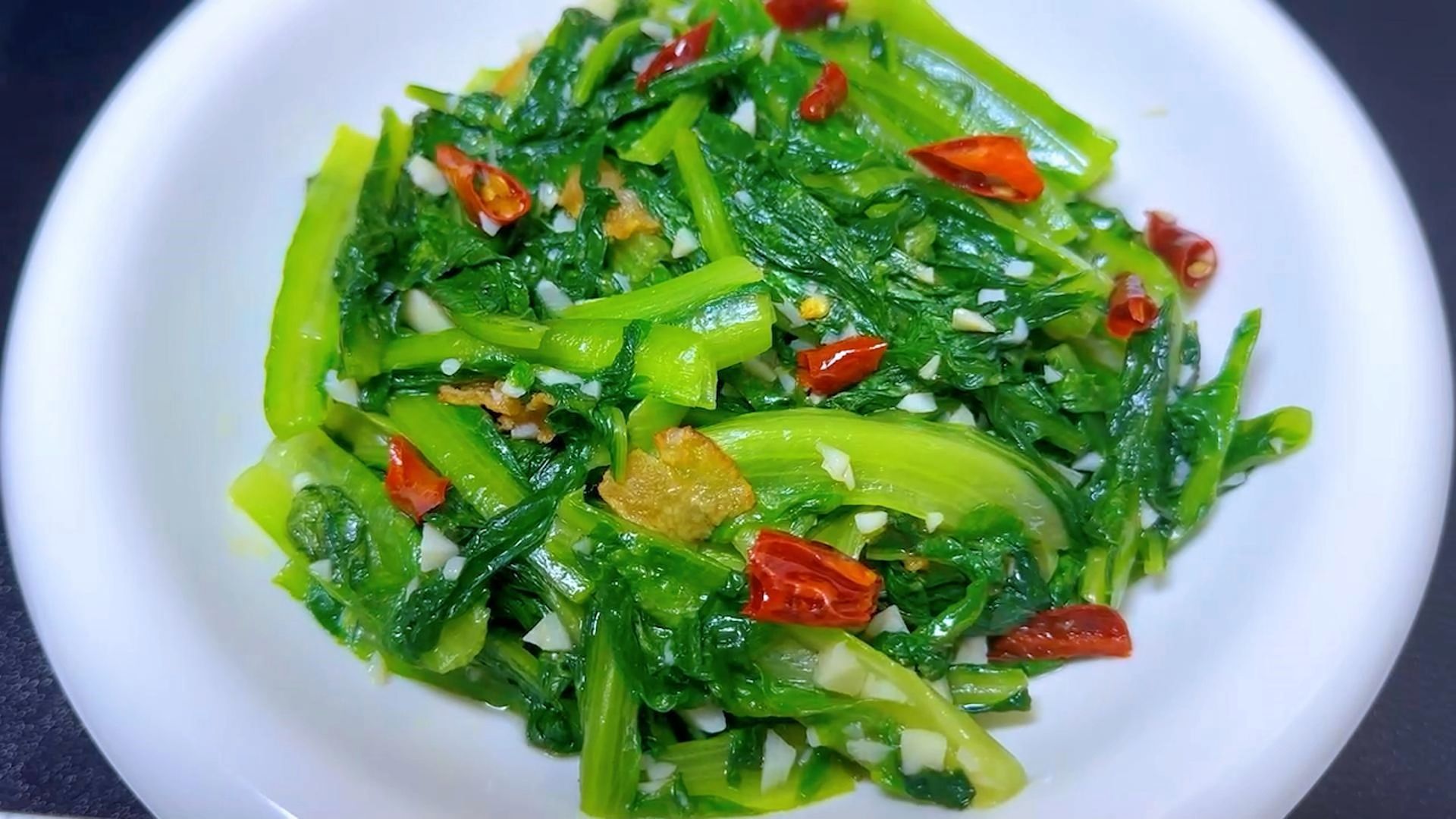 油麦菜有人焯水,有人直接炒,难怪不好吃,教你饭店大厨做法