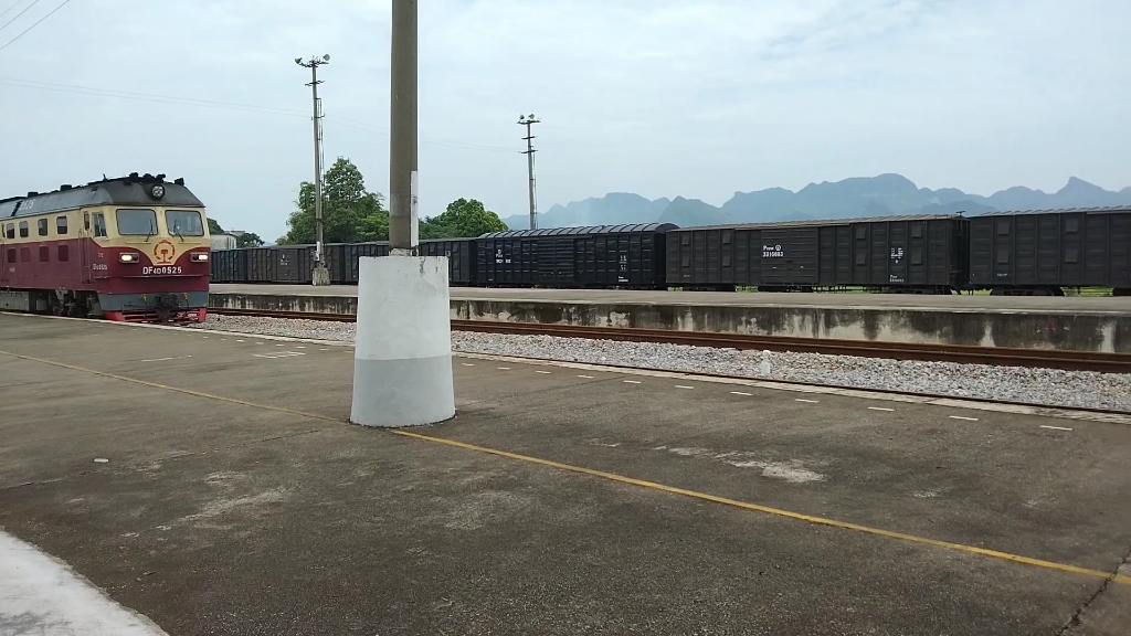 【第一次拍火车】5512次列车进宁明站_哔哩哔哩_bilibili