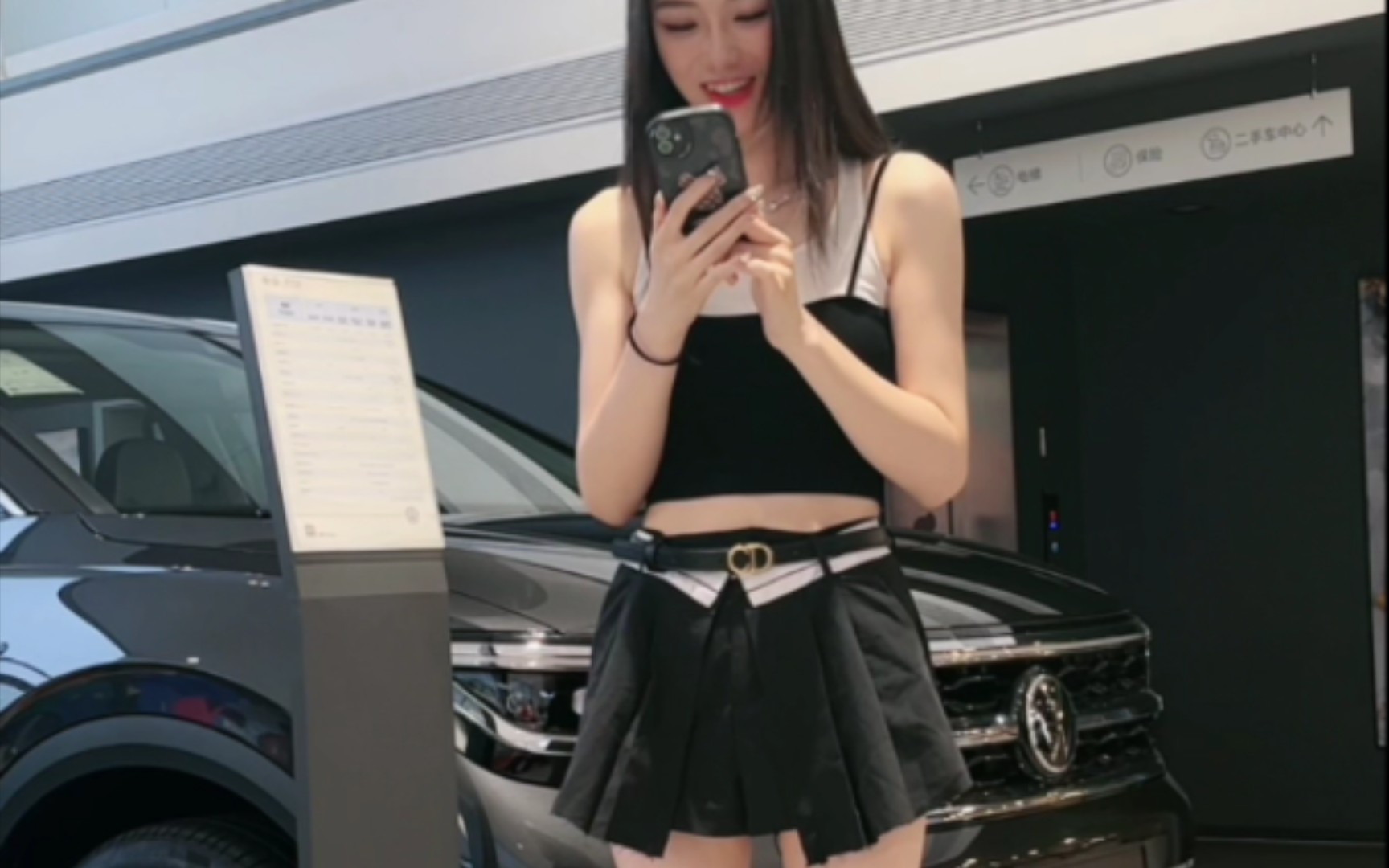 大长腿超短裙小姐姐说车
