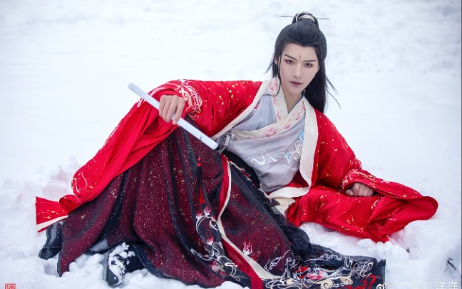 【洋洋汉服】洋总超帅的转扇子合集_哔哩哔哩_bilibili