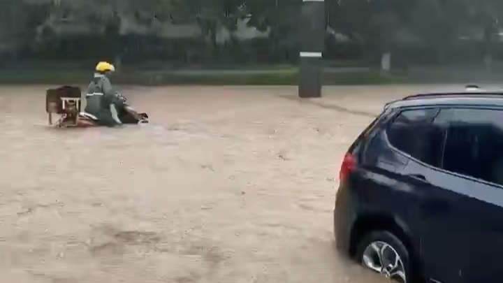 [图]宝鸡短时强降雨达100毫米以上，希望我的家乡平安！