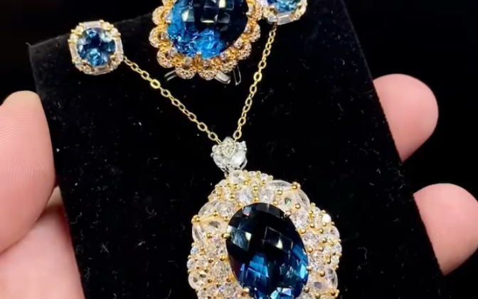 天然原色伦敦蓝托帕石,s925特色双色风格,顶级颜色,全晶体,由内而外