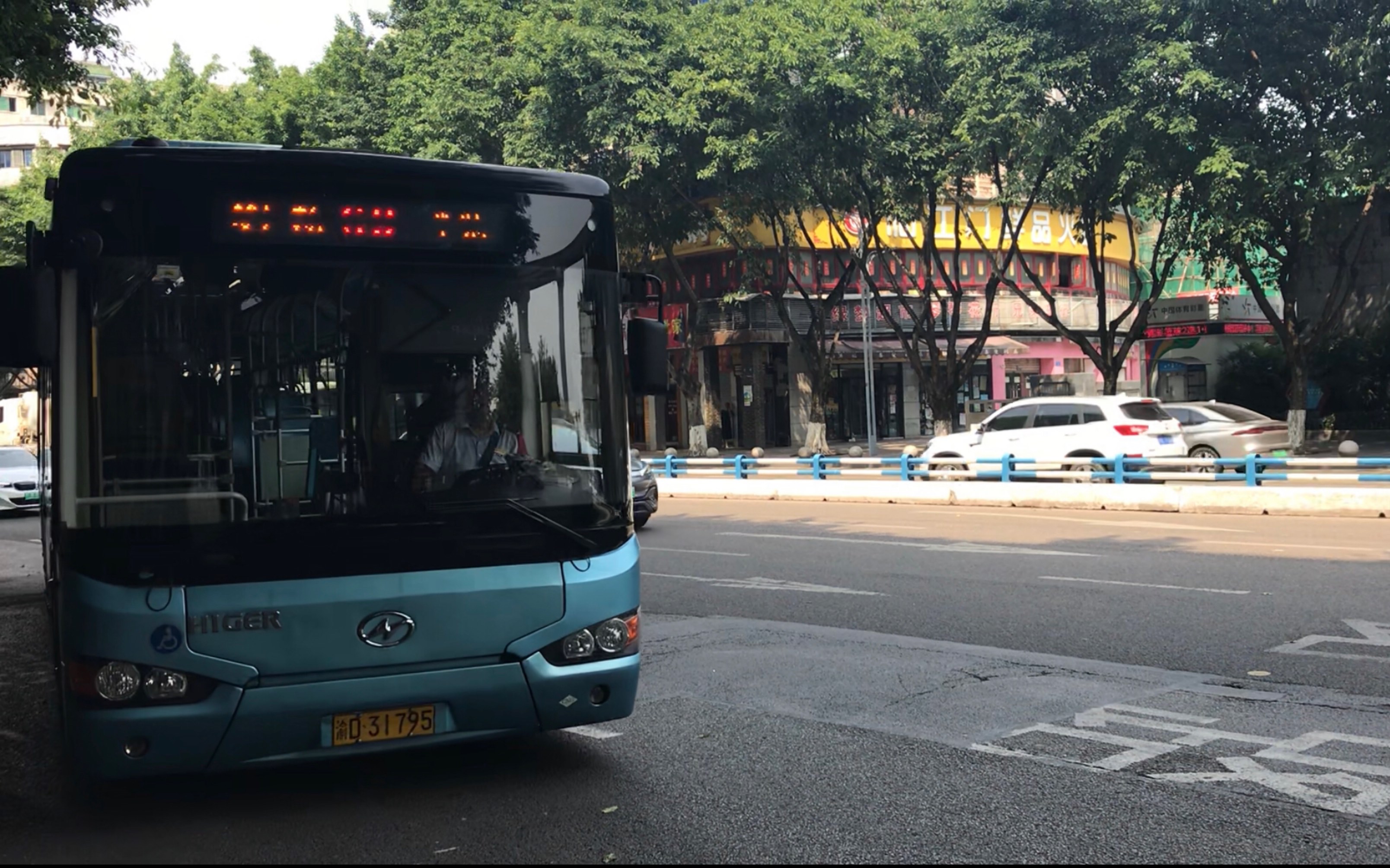 「68的亲生兄弟 在机场路飞驰的海格」重庆公交69路(绿梦广场-小苑)第