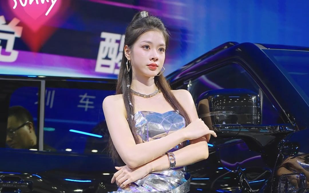 2023深圳国际车展美女车模集锦,标准的肤白貌美大长腿小姐姐,衣服设计