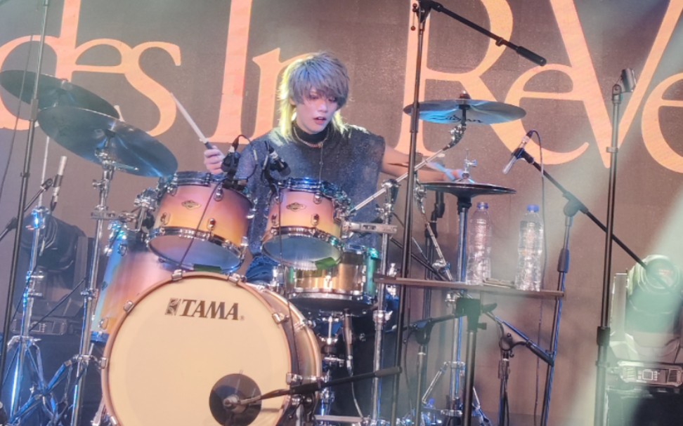 rides in revellion 日本视觉系乐队鼓手精彩时刻