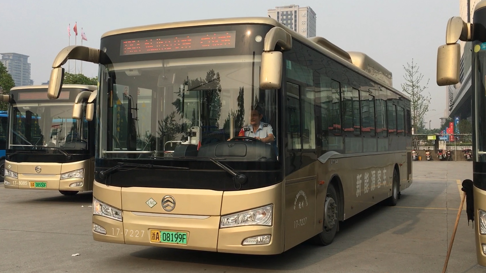 【杭州公交】萧山公交 xml6125jhevg5cn5 736a路 17-7227