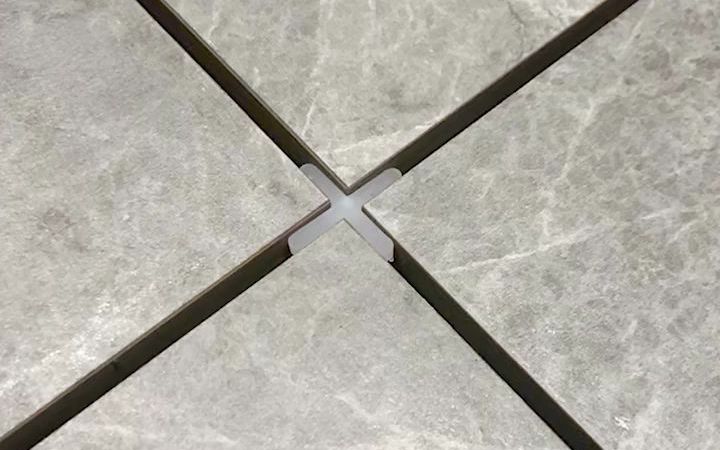 灰色瓷砖最热门的美缝剂搭配颜色月光银