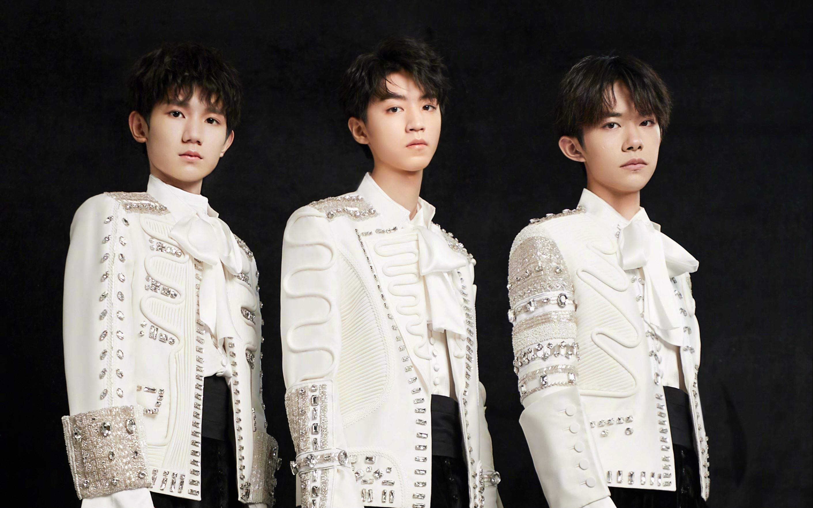 [图]【TFBOYS六周年】TFBOYS最初直播版六周年演唱会 （所有团歌舞台完整版）(蓝光)