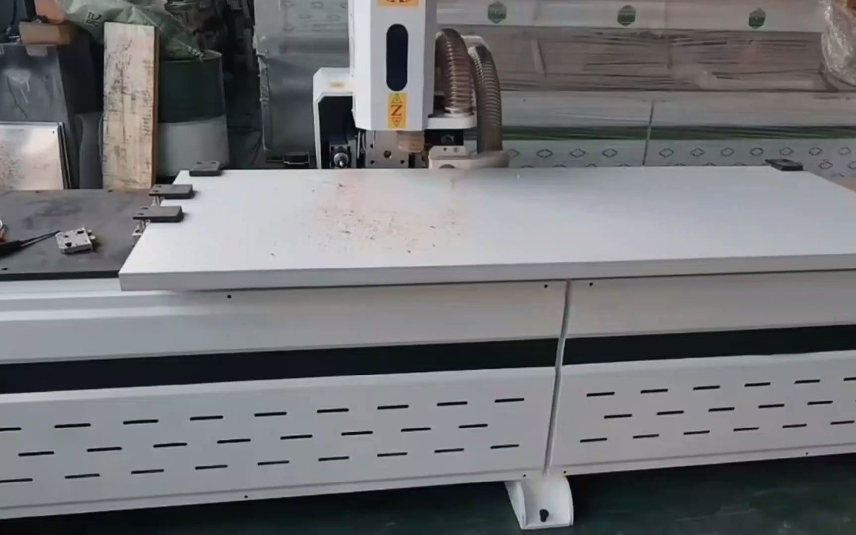 槽王开槽机 木地板开槽机效率让人佩服