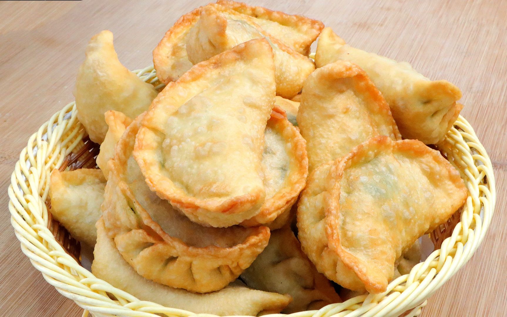 农家炸菜饺学会这样做,再也不用出去买了,外皮酥脆,馅料鲜美