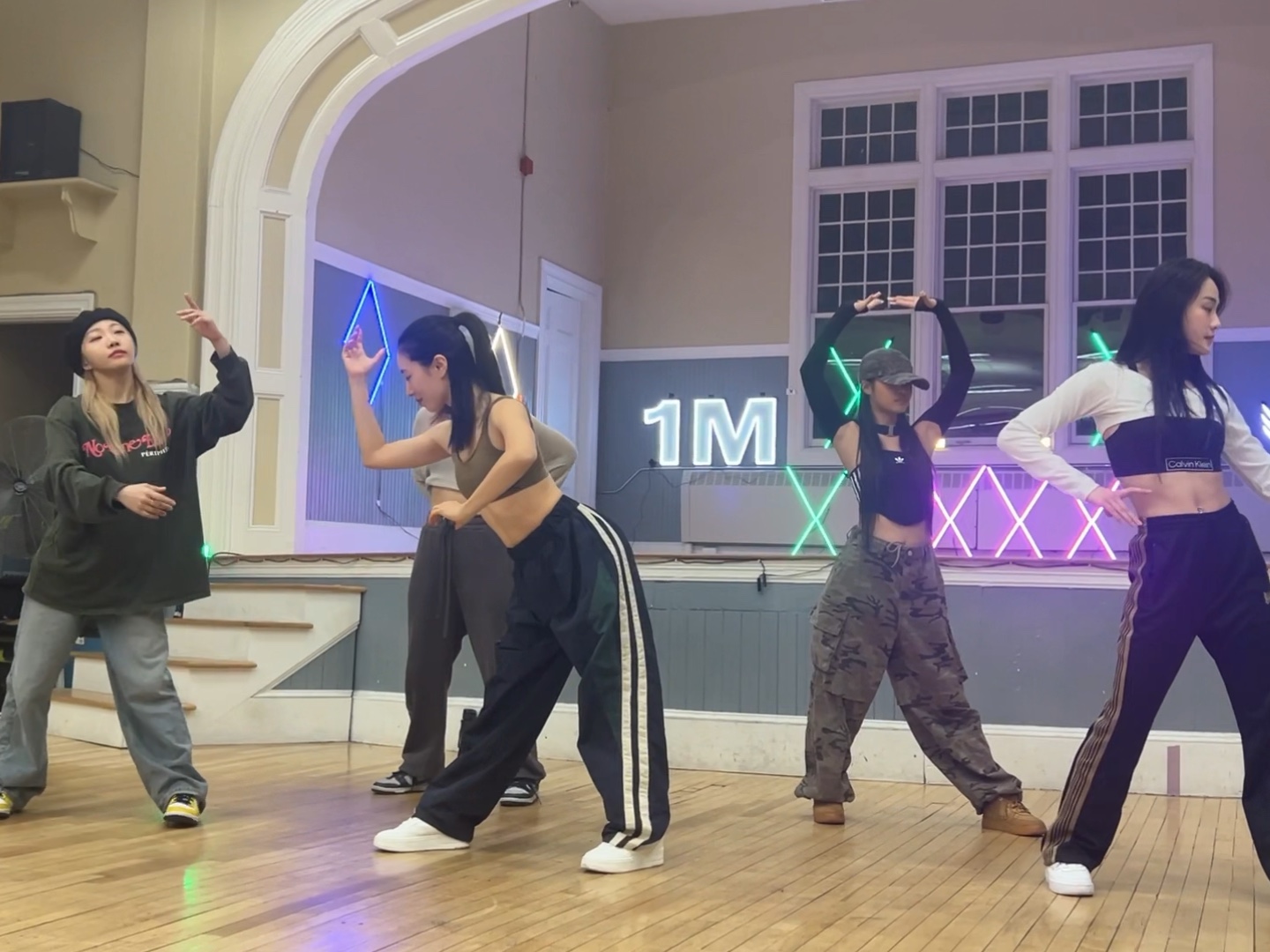 和1m本人学的街女2决赛舞台 7 rings